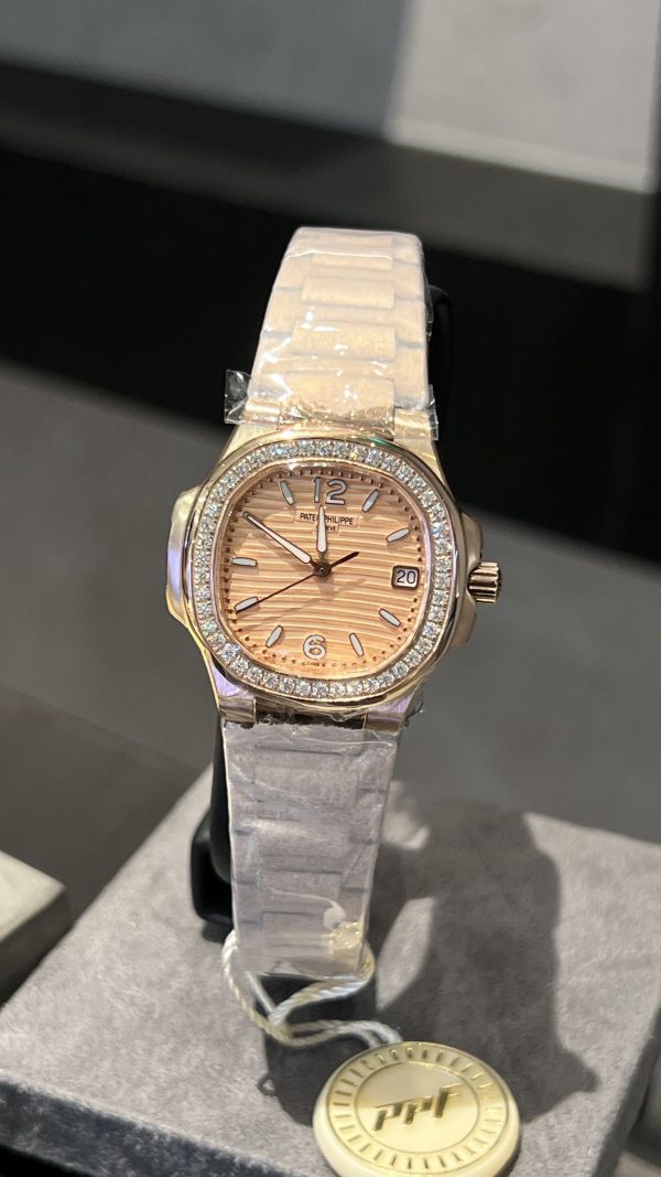 Patek Philippe Nautilus 7010 Ladies' Super Clone Watch with Cash on Delivery 1116001940 - front view | Nautilus