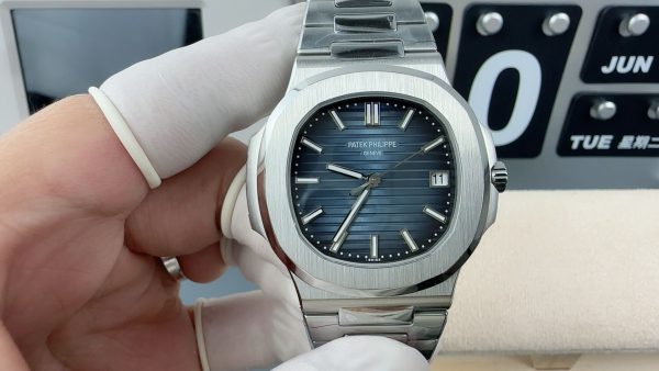 Patek Philippe Nautilus 5811 Super Clone Watch | AAA Replica Cash on Delivery 1146931037 - front view | Nautilus